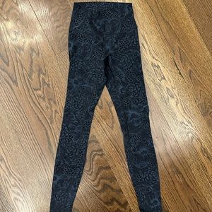 Women’s lululemon leggings 7/8th pants - limited edition - size 4 greatcondition